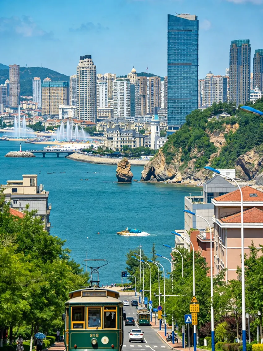 大连海岸城市风景展示图